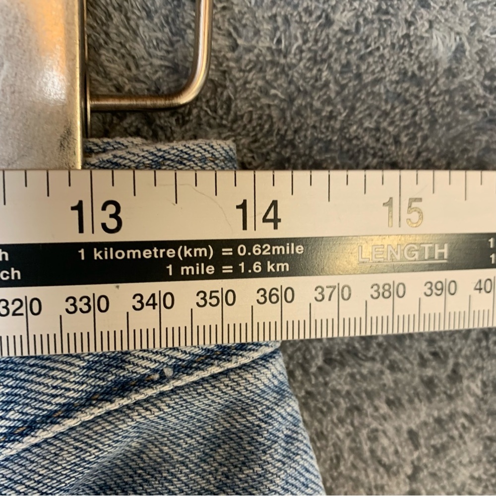 Levi’s Baggy Dad Jean Slightly Distressed Light Wash Size 26 /29” Inseam Midrise - Picture 7 of 14